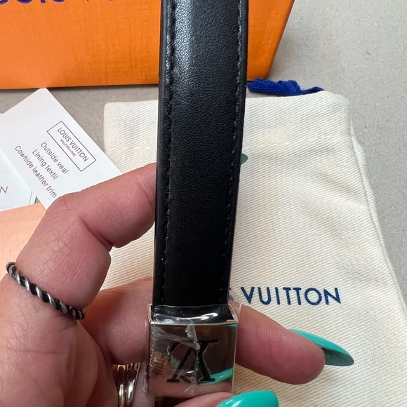 Louis Vuitton Silver and Black Key Holder - Picture 4 of 10